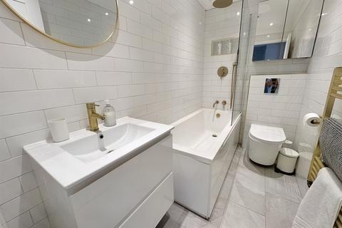 Flat 5, 10 Bradburne Road, Bournemouth, BH2 5ST
