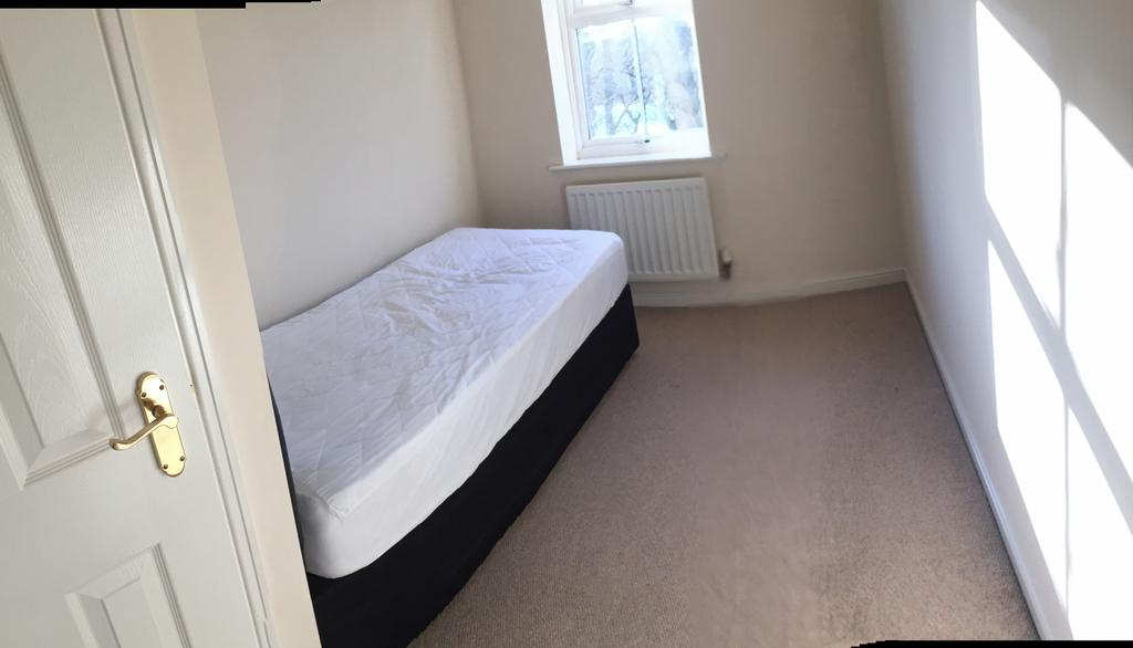 37 Tuke Grove, Room 5