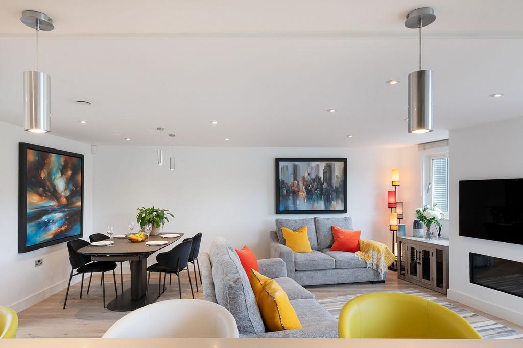 4 Sails, Dartmouth, Living Dining Area