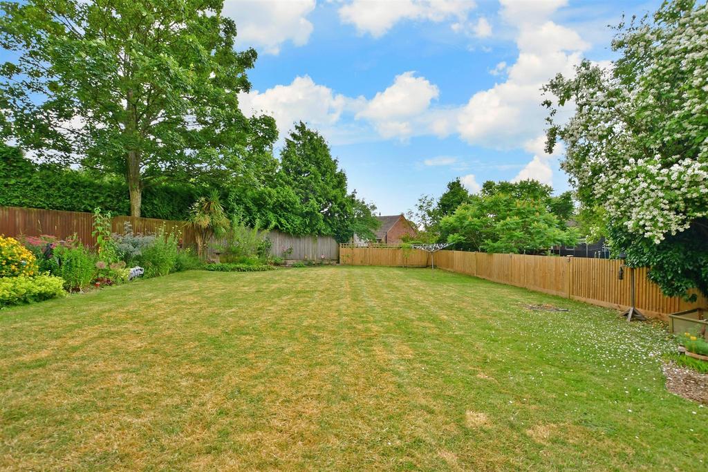 Downs Way, Charing, Ashford, Kent 3 bed semidetached house for sale