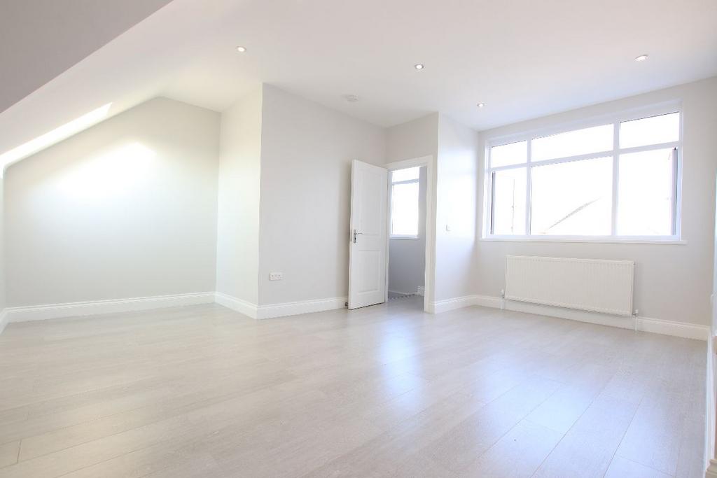 Green Street, Enfield EN3 2 bed £1,650 pcm (£381 pw)