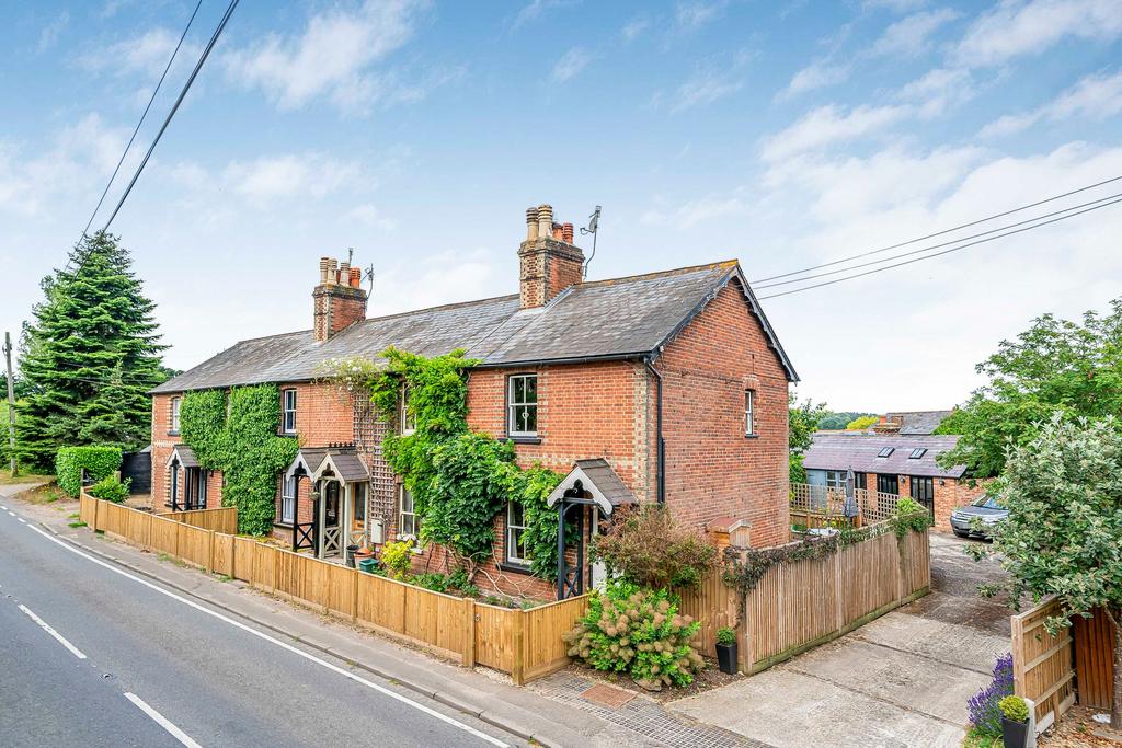 Downside Road, Downside, KT11 3 bed end of terrace house for sale £650,000