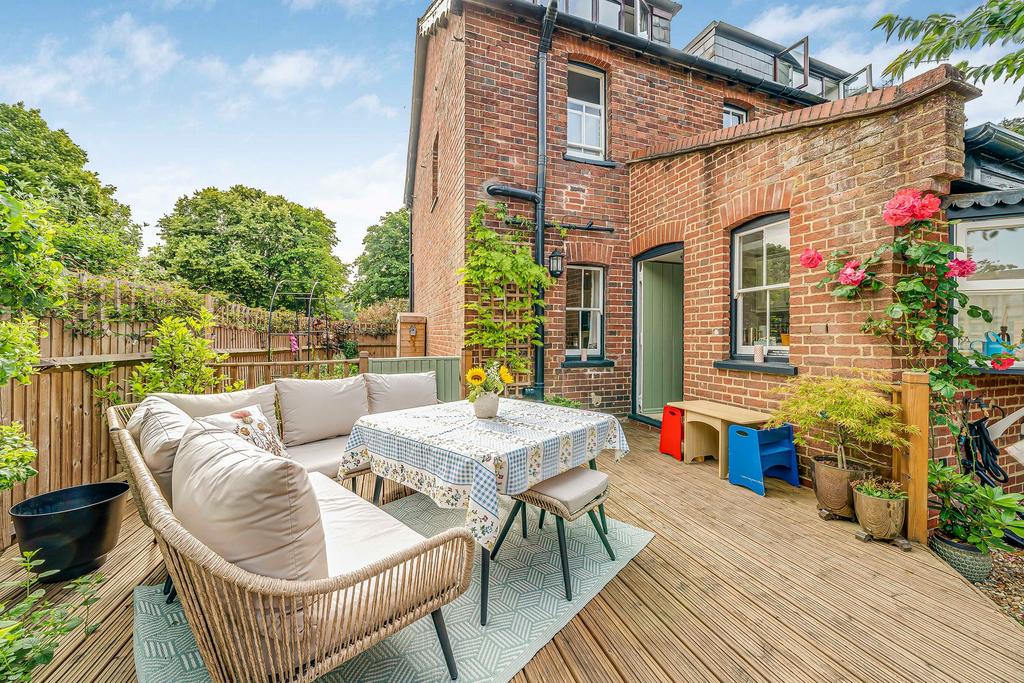 Downside Road, Downside, KT11 3 bed end of terrace house for sale £