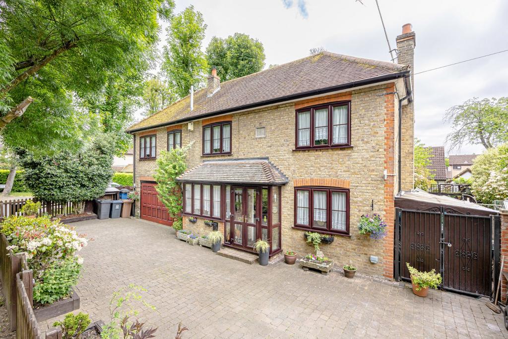 Hadham Cross, Much Hadham, Hertfordshire, SG10 5 bed detached house for sale £925,000
