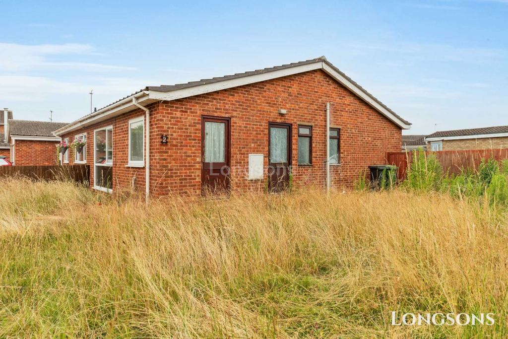 Curtis Drive, Feltwell 2 bed semidetached bungalow £140,000