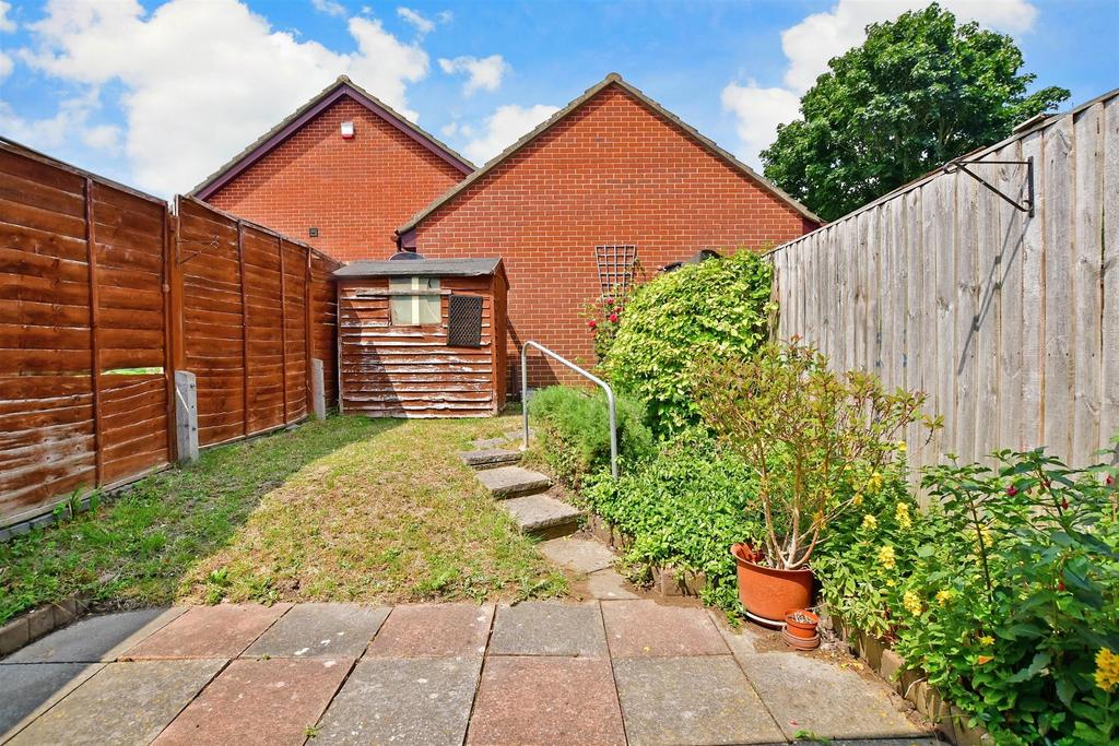 Willowside, Snodland, Kent 2 bed terraced house for sale £250,000