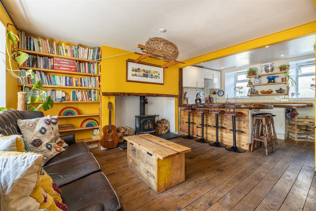 Crown Gardens, Frome, BA11 1JZ 2 bed terraced house £350,000