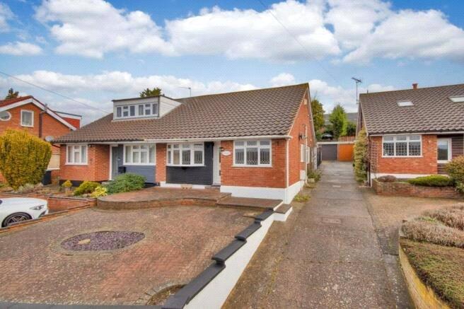 Biddenden Way, Istead Rise... 3 bed bungalow - £1,700 pcm (£392 pw)