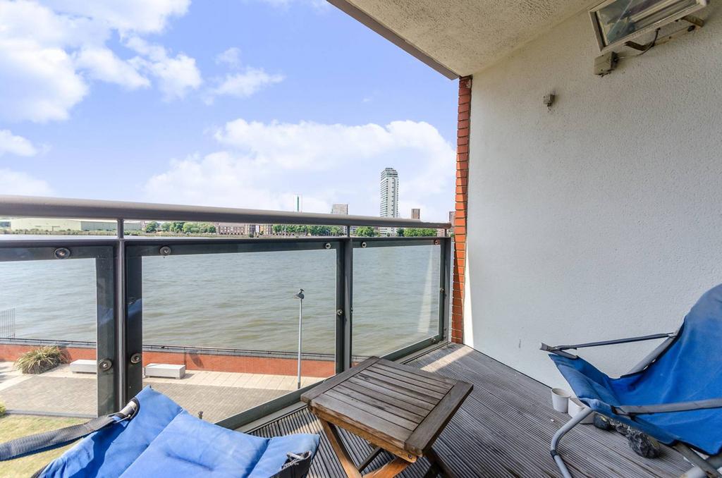 Orion Point, Canary Wharf, London, E14 1 bed flat for sale £380,000