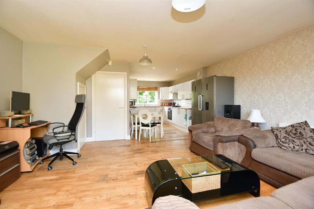 Lounge/Dining Area