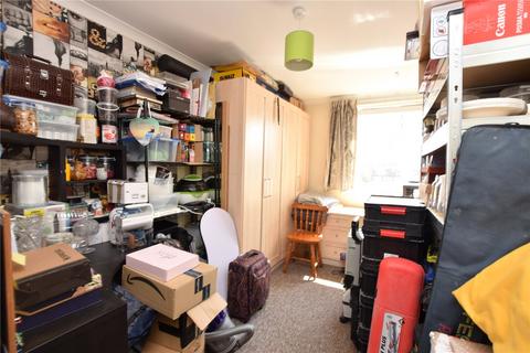 12, Victoria House Durham Avenue, Romford, RM2 6JL