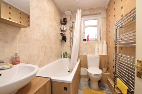 12, Victoria House Durham Avenue, Romford, RM2 6JL