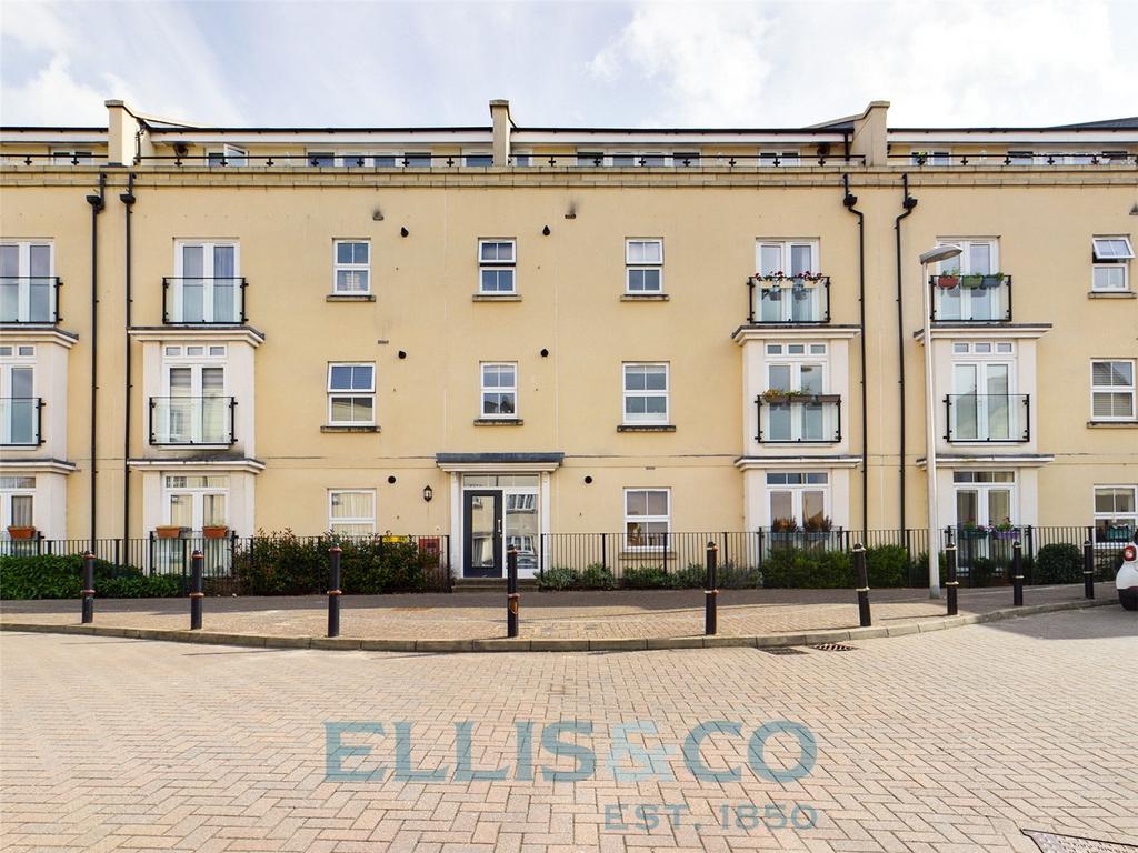 Taylor Close, Tonbridge, Kent, TN9 2 bed apartment £1,400 pcm (£323 pw)
