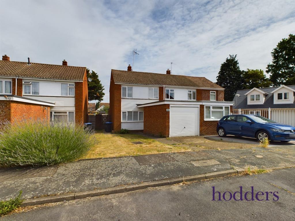 Clifton Close, Addlestone, Surrey, KT15 3 bed semidetached house to
