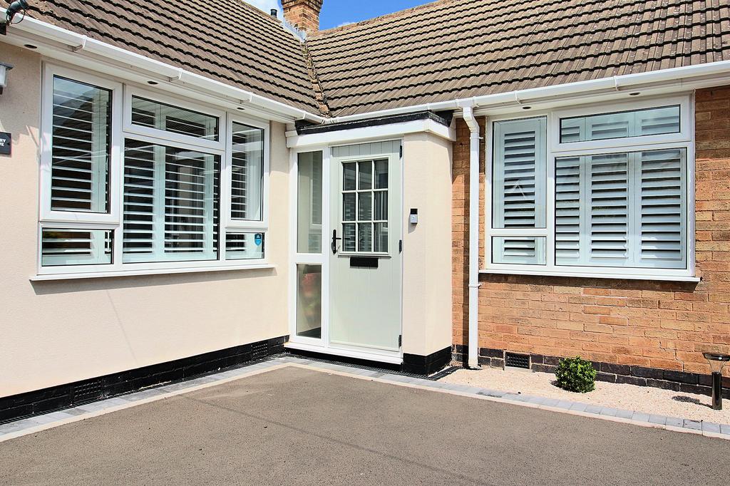 Barry Drive, Kirby Muxloe, LE9 3 bed detached bungalow for sale £425,000