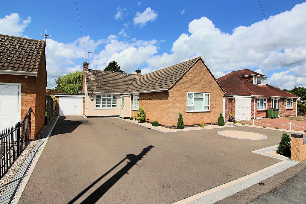 Barry Drive, Kirby Muxloe, LE9 3 bed detached bungalow for sale £415,000