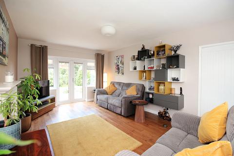 45 Barry Drive, Kirby Muxloe, Leicester, LE9 2HH