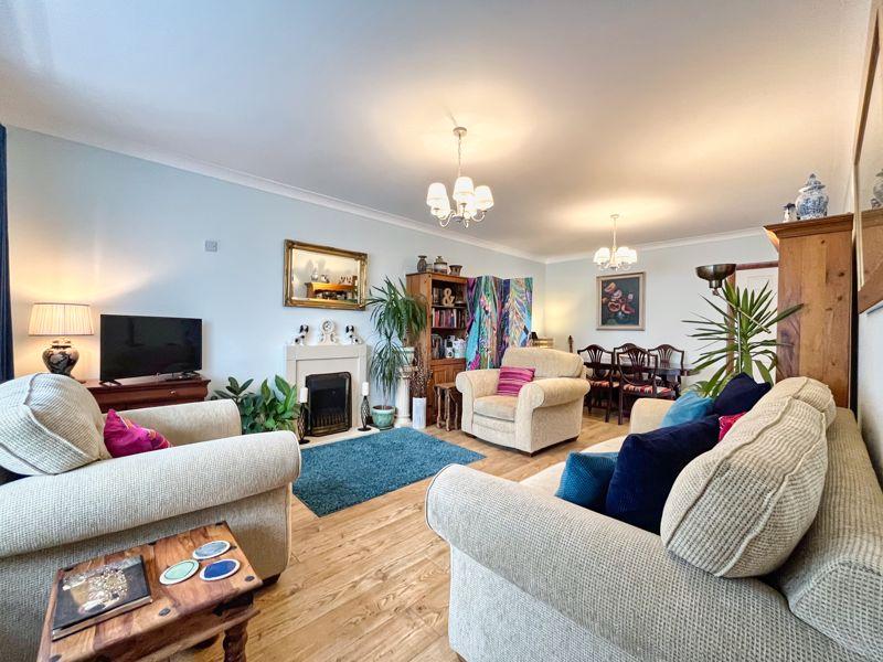 Stratton Way, Neath Abbey, Neath, SA10 7AS 3 bed detached bungalow for