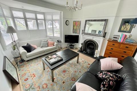 3 bedroom apartment for sale, Westbourne Grove, Westcliff-On-Sea - SHARE OF FREEHOLD