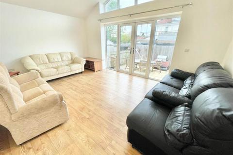 5 bedroom terraced house to rent, Southmead Road, Westbury On Trym, Bristol