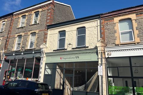 Shop to rent, High Street, Barry