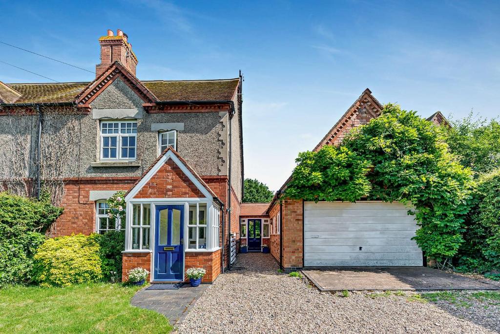 Abbots Bromley Road, Hoar Cross, BurtonOnTrent 3 bed house for sale £575,000