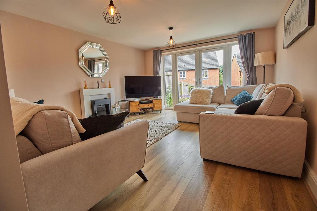 Plum Crescent, Burbage, Hinckley 4 bed detached house £400,000