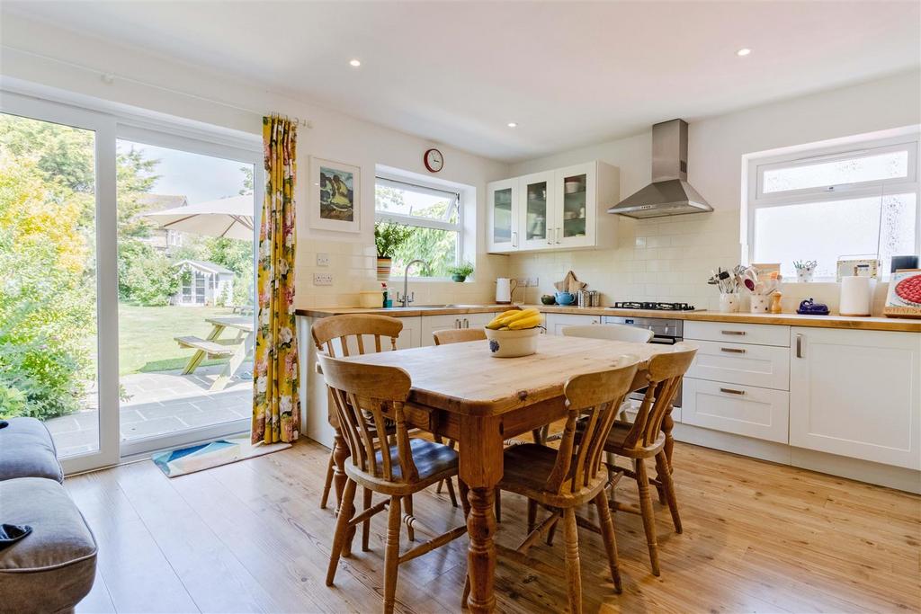 Connaught Avenue, ShorehamBySea 4 bed semidetached house £775,000