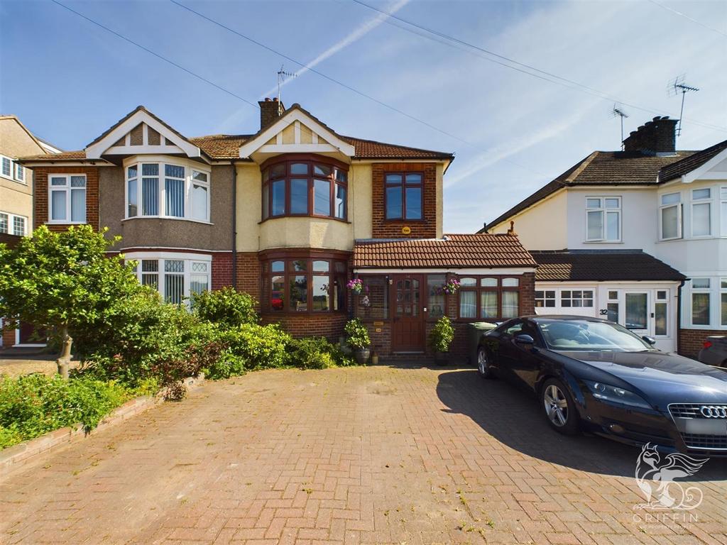 Long Lane, Grays 3 bed semidetached house for sale £425,000