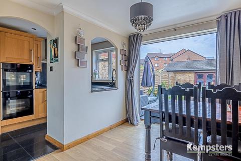 46 Oakley Close, Grays, RM20 4AN