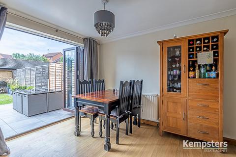 46 Oakley Close, Grays, RM20 4AN
