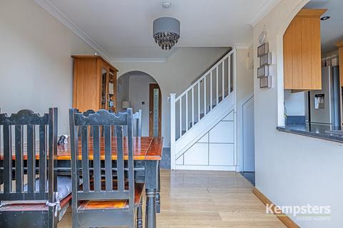 46 Oakley Close, Grays, RM20 4AN