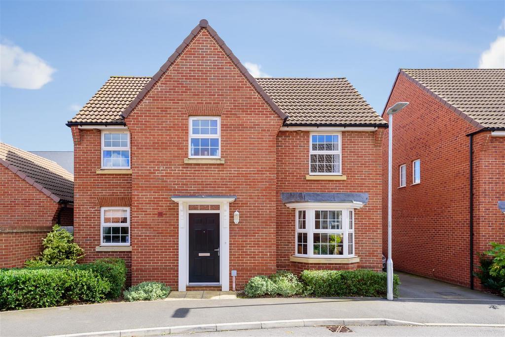 Port Stanley Close, Norton Fitzwarren, Taunton 4 bed detached house for