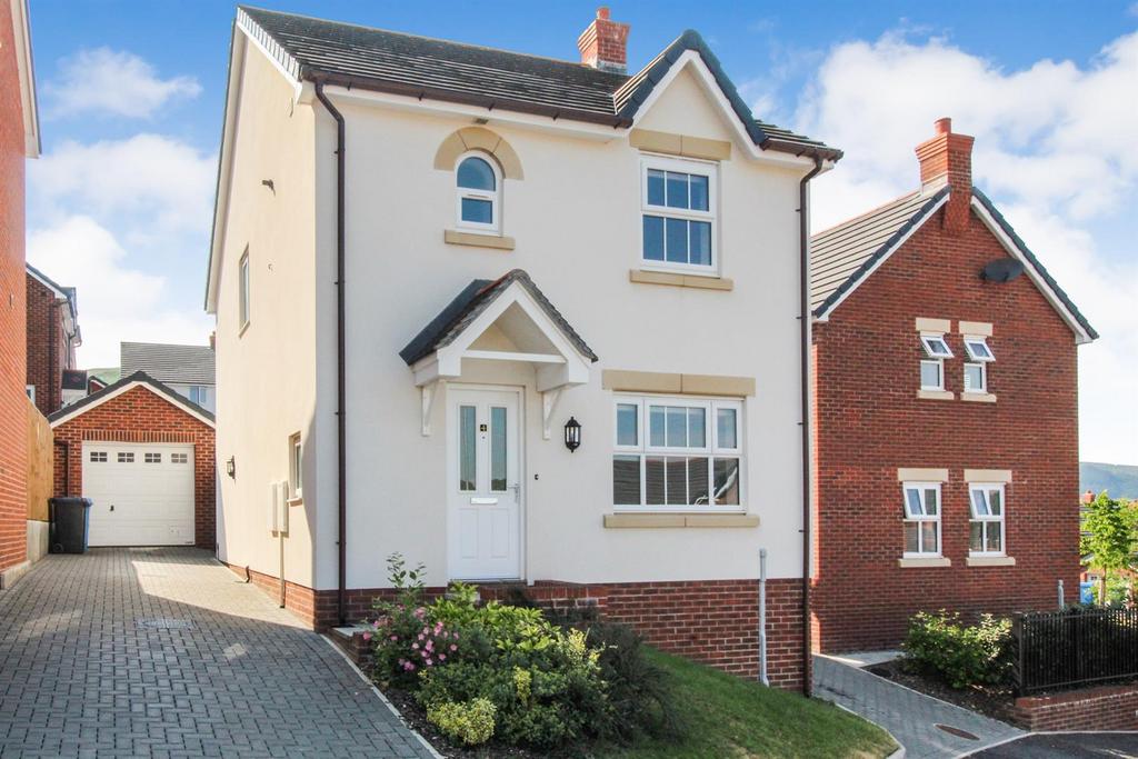 Bryn Hyfryd, Llangollen 3 bed detached house for sale £299,950