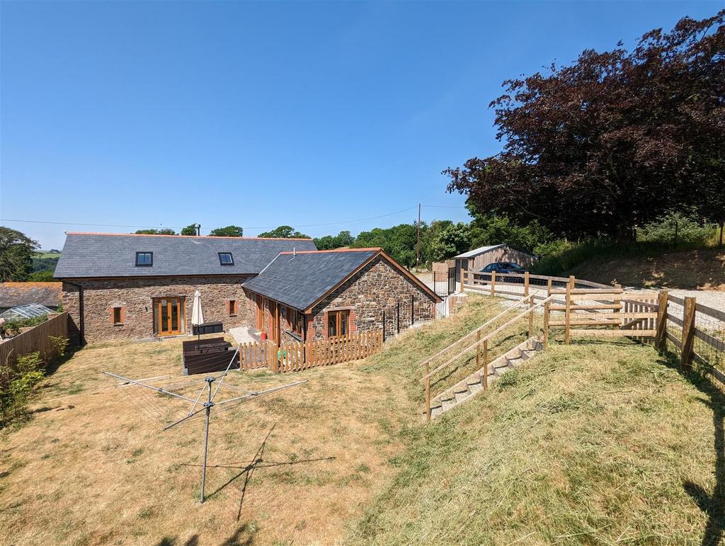 Woodhouse Farm, Queens Nympton, South... 4 bed detached house £1,600