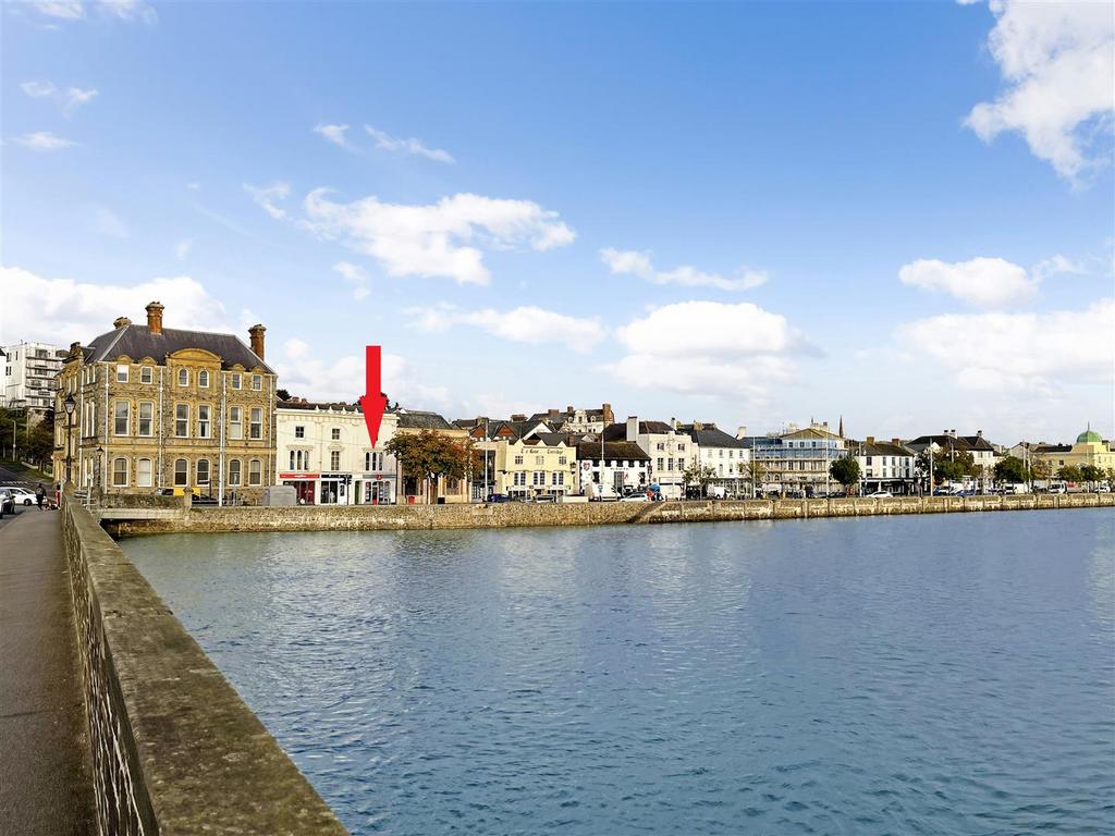 Flat 2, 3 The Quay, Bideford 2 bed apartment £750 pcm (£173 pw)