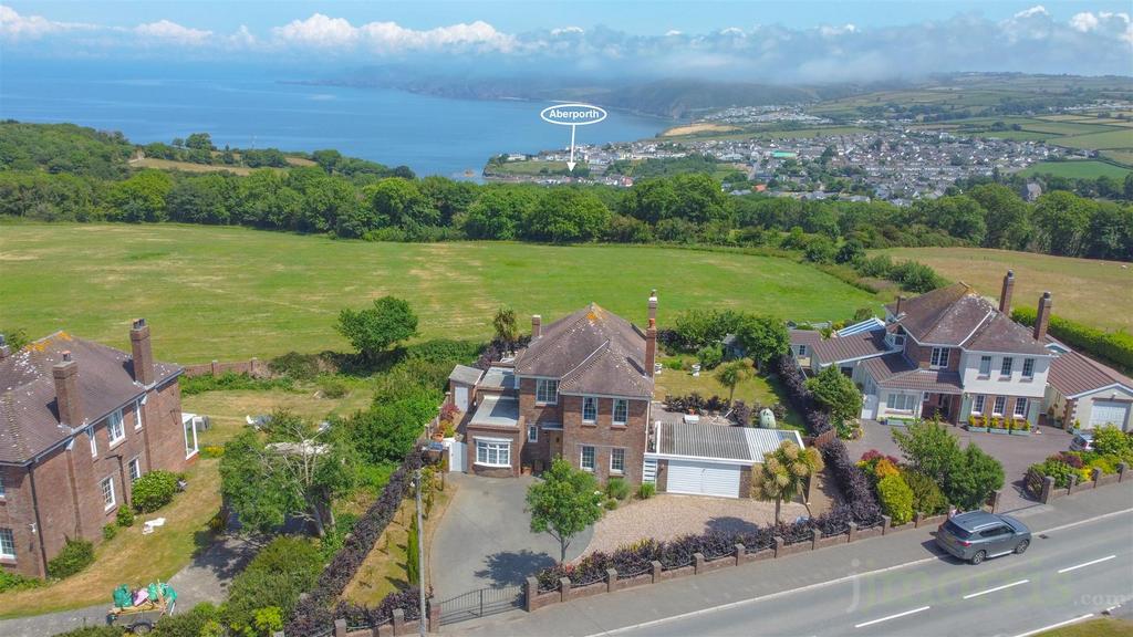 Hilltop Way, Parcllyn, Nr Aberporth 4 bed detached house for sale £
