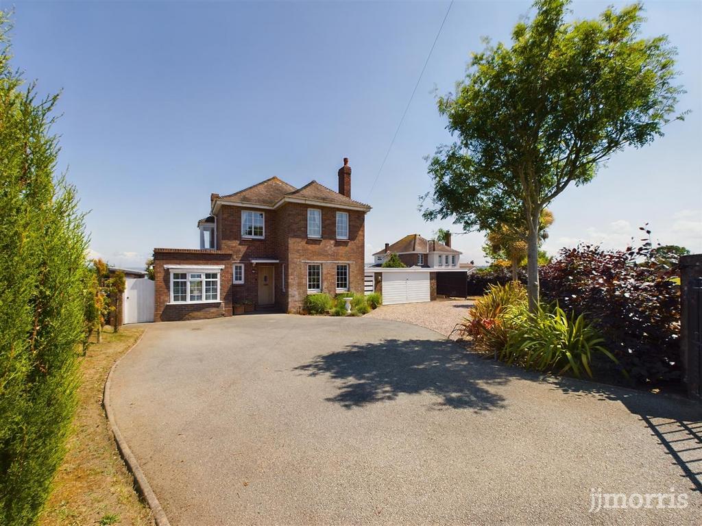 Hilltop Way, Parcllyn, Nr Aberporth 4 bed detached house for sale £