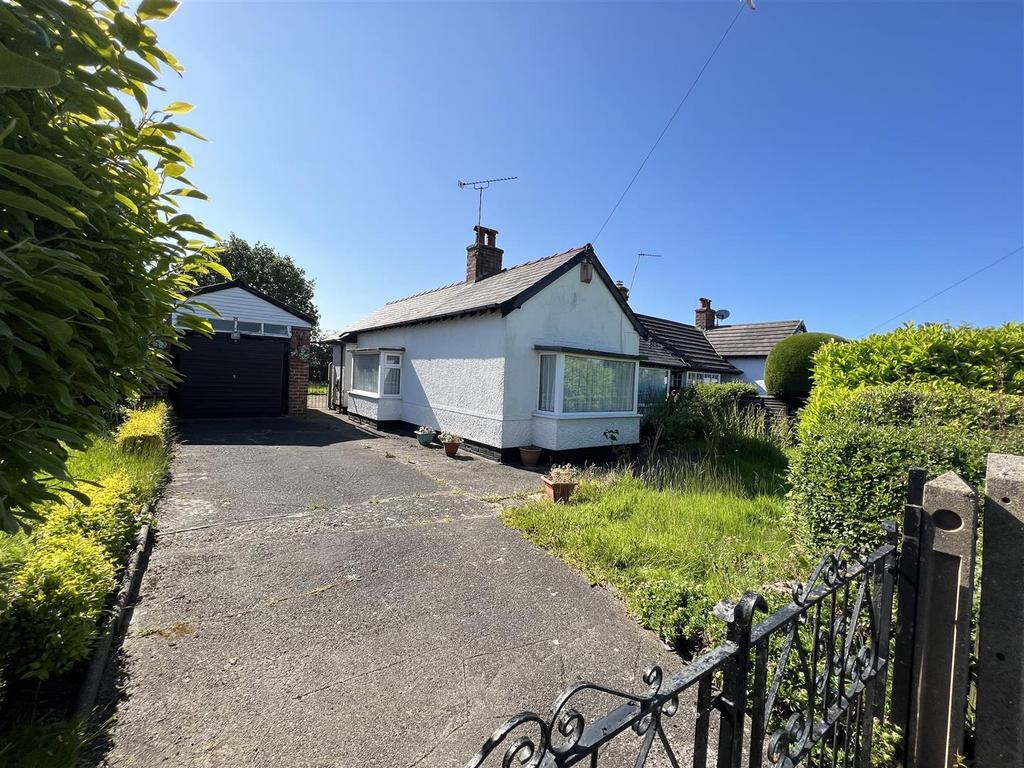 Seaview Avenue, Irby, Wirral 2 bed semidetached bungalow for sale £