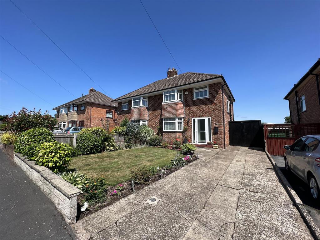 Fender Way, Pensby, Wirral 3 bed semidetached house for sale £295,000