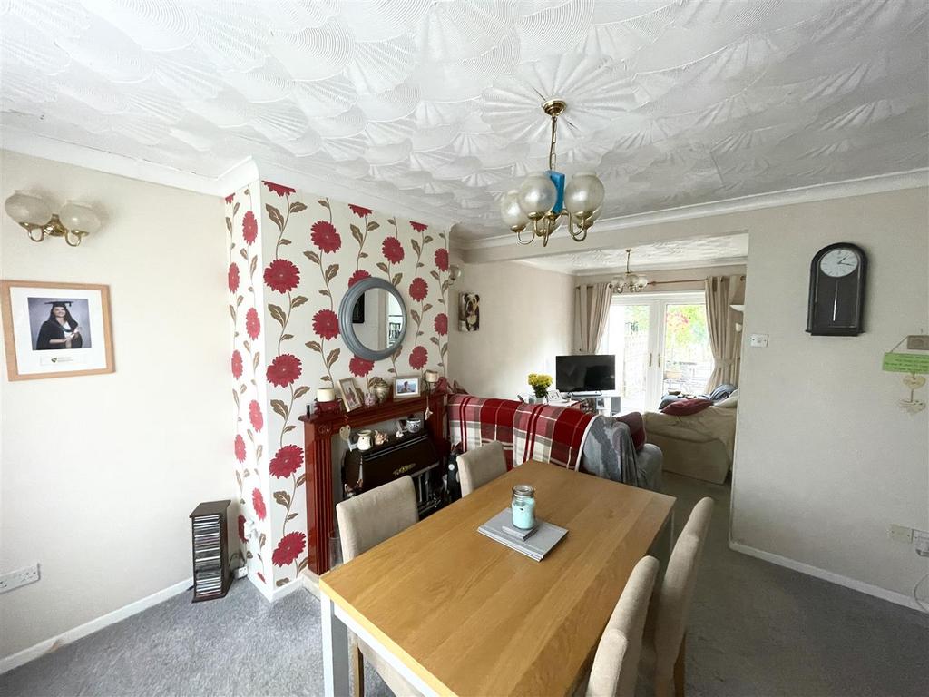 Lounge/Dining Room