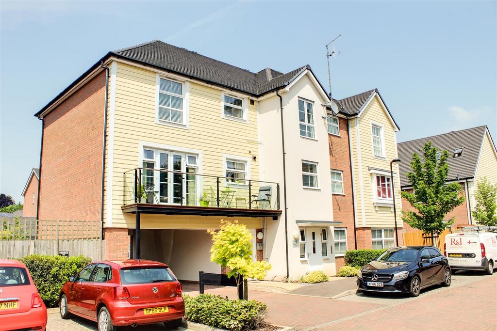 Plaxton Way, Ware 2 bed flat £282,500