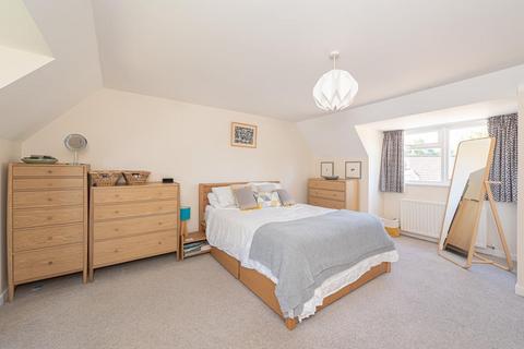 5 The Ridings, Epsom, KT18 5JQ