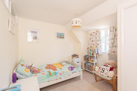 5 The Ridings, Epsom, KT18 5JQ