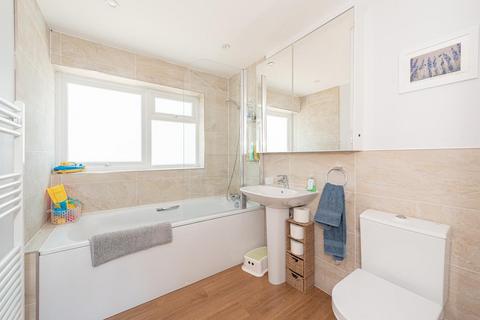 5 The Ridings, Epsom, KT18 5JQ