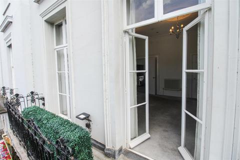 4 bedroom apartment to rent - Euston Place, Leamington Spa