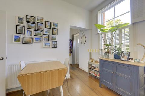 Flat 6, 106 Manor Park, London, SE13 5RH