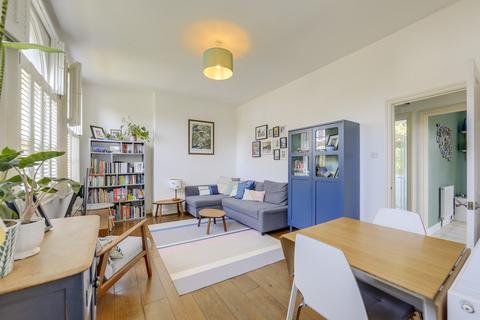 Flat 6, 106 Manor Park, London, SE13 5RH