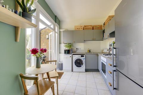 Flat 6, 106 Manor Park, London, SE13 5RH