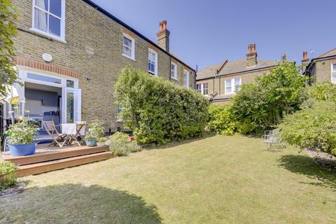 Flat 6, 106 Manor Park, London, SE13 5RH